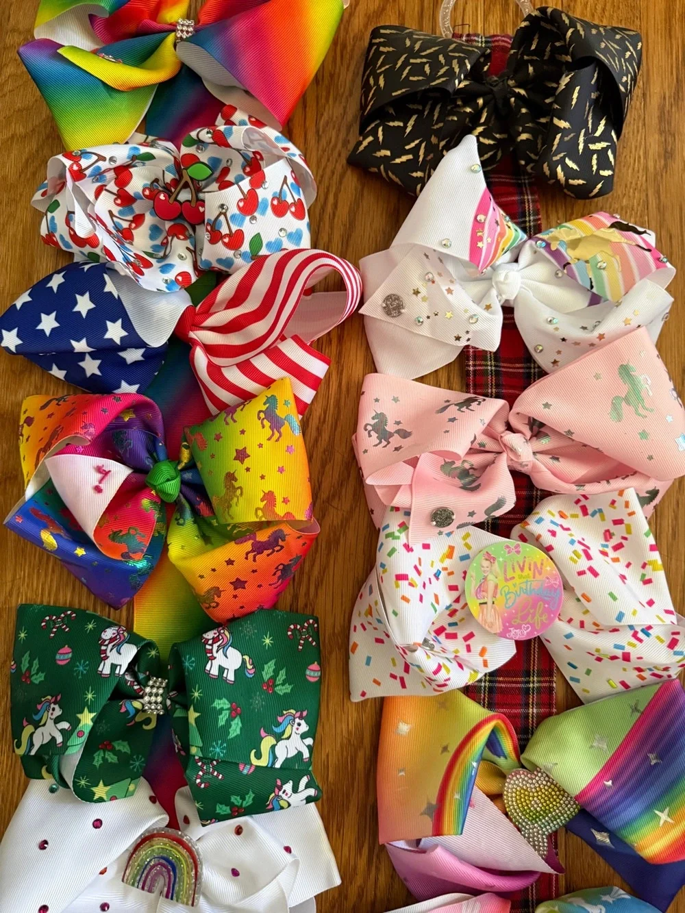 Jojo Siwa large cheer bows and two bow hangers